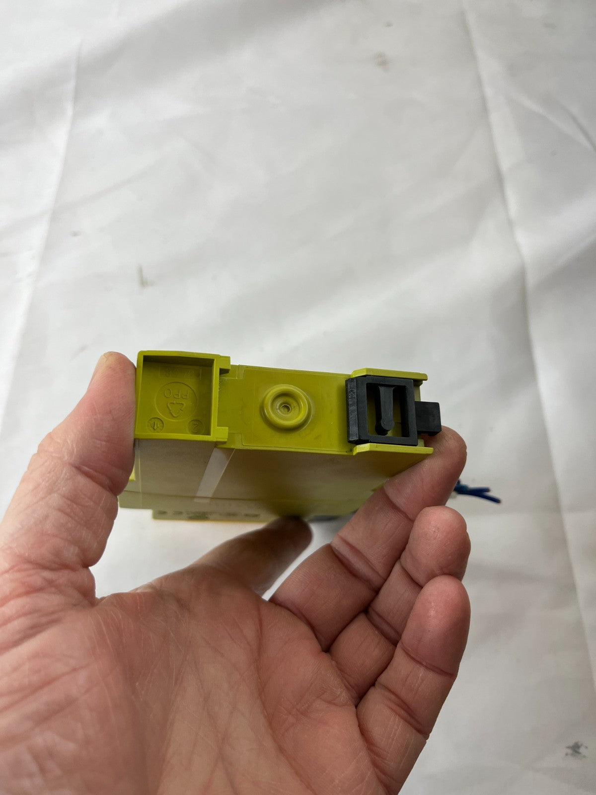 Pilz 787301 PNOZ X2.8P Safety Relay 24VAC/DC E-Stop 3n/o 1n/c Used Working Spare