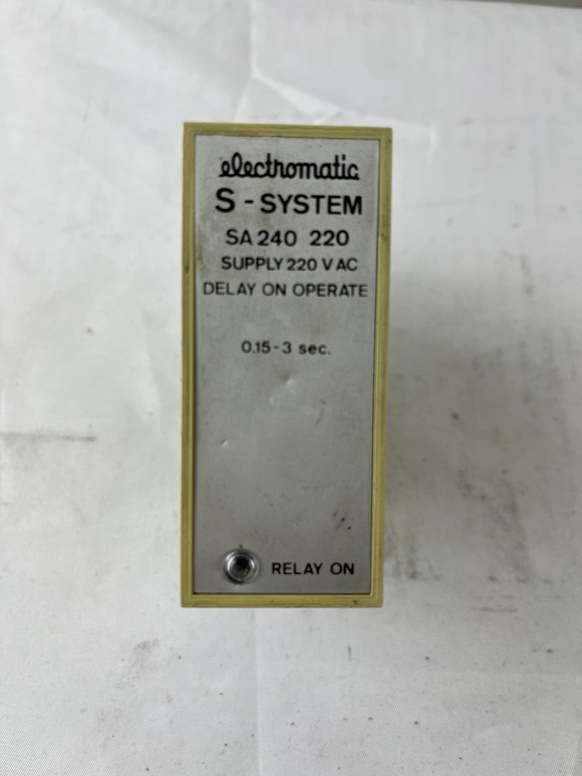 Electromatic SA240 220 Delay On Operate Timer 220VAC 0.15-3s CL3520 11-Pin LED