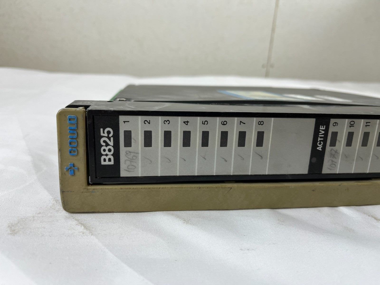 Gould B825 24VDC Input True High PLC Input Module 16-Channel Industrial I/O