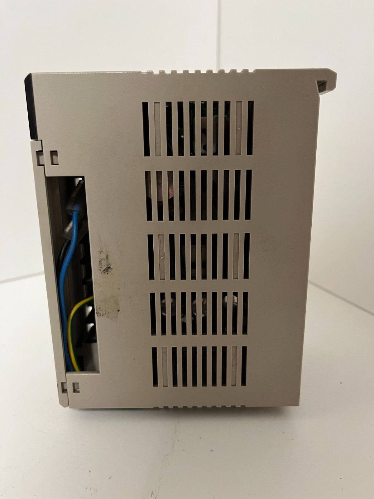 Omron C200HW-PA204 Power Supply Unit 100-240V 50/60Hz 120VA - Used, Working