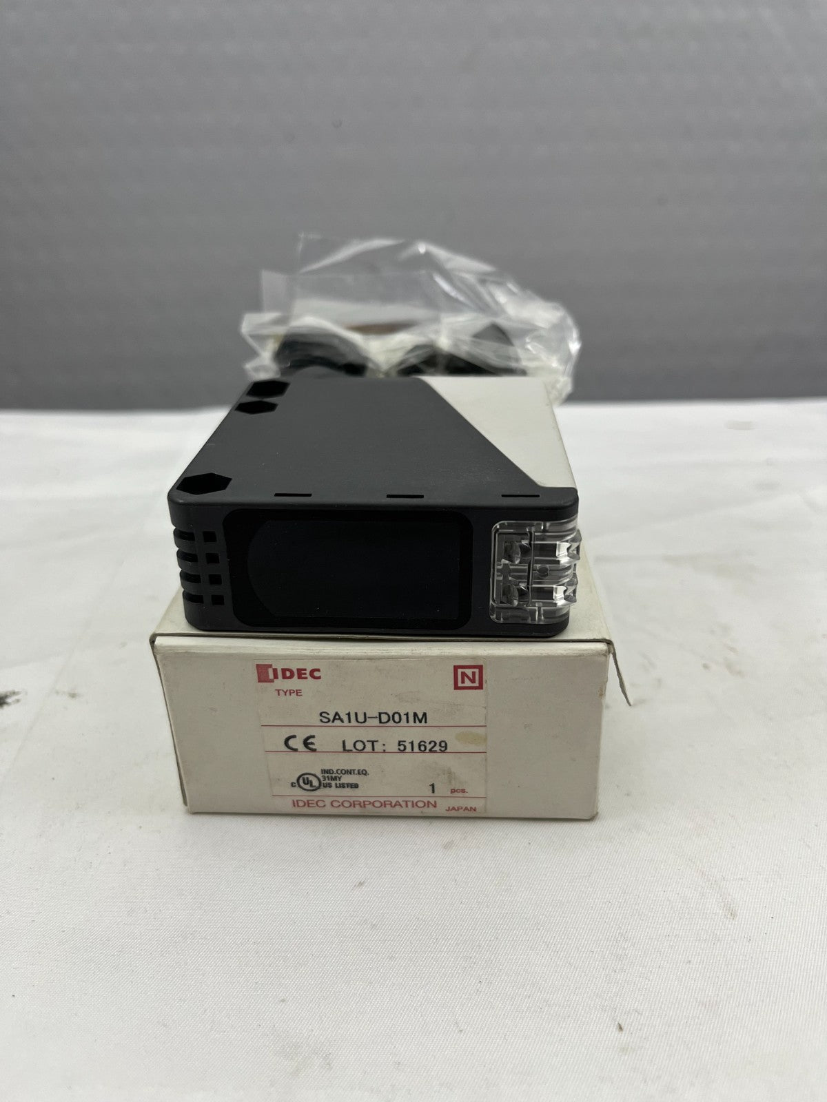 IDEC SA1U-D01M Diffuse Photoelectric Sensor, 1m Range, IP67, 24–240VAC/DC, New