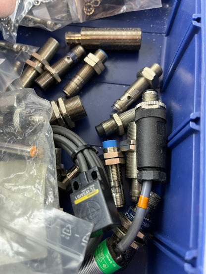 Mixed Proximity Sensor Lot 25pcs Telemecanique Schneider M18 M30 Used + New