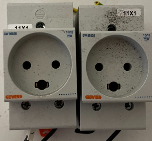 Lot 2x Gewiss GW96526 DIN Rail Socket Outlet 230V 10/16A Industrial Panel Mount