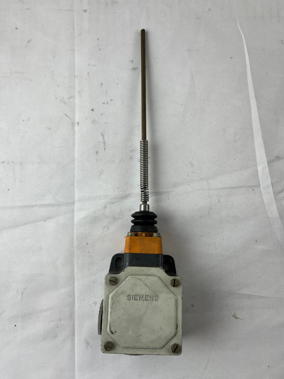 Siemens 3SE3 100-1FC Limit Switch Flexible Rod IP67 Used Spare Parts