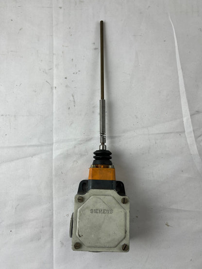 Siemens 3SE3 100-1FC Limit Switch Flexible Rod IP67 Used Spare Parts