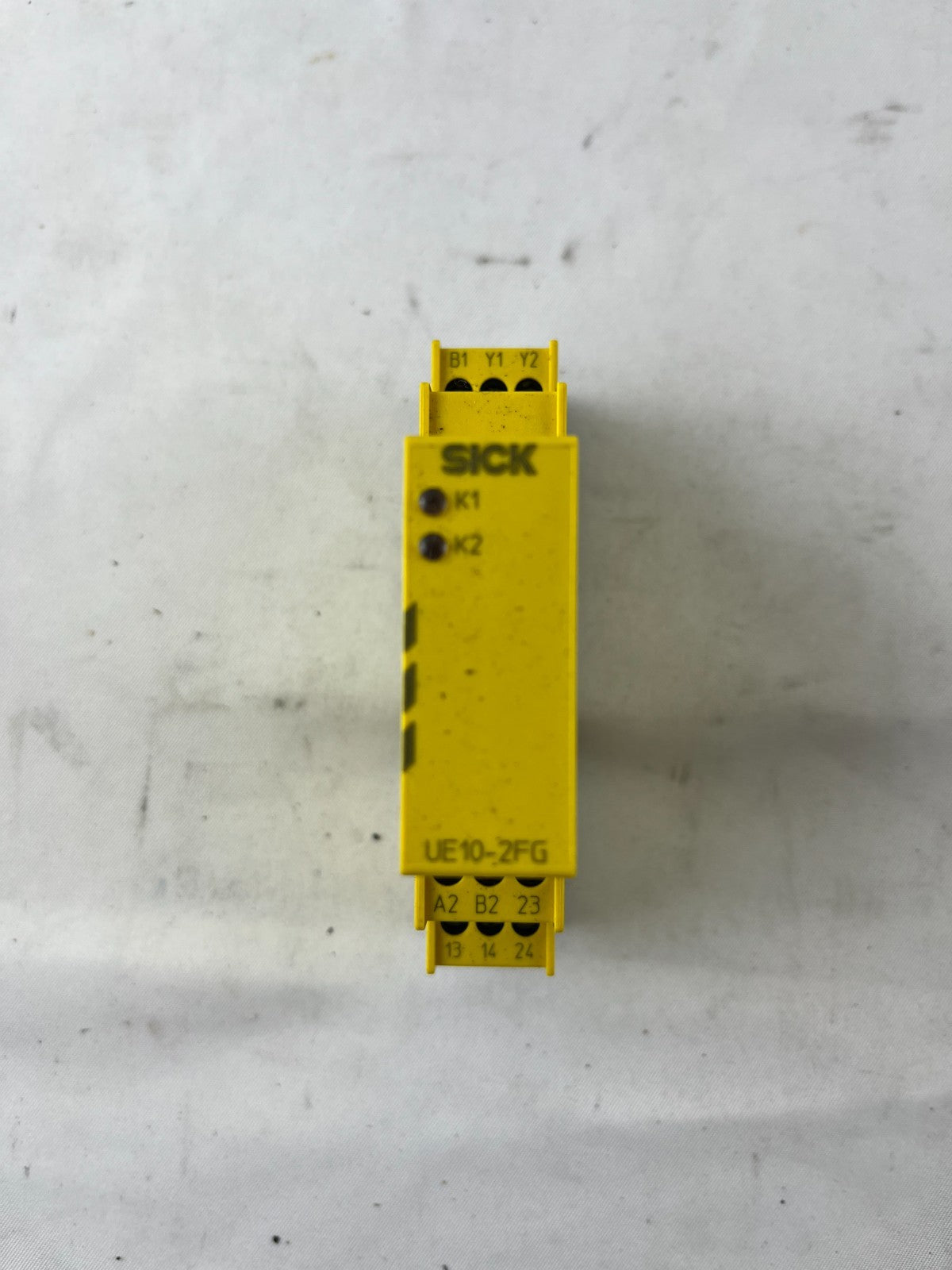 SICK UE10-2FG2D0 Safety Extension Relay 24VDC 6A SIL3 Cat4 PLe NEW 1043915