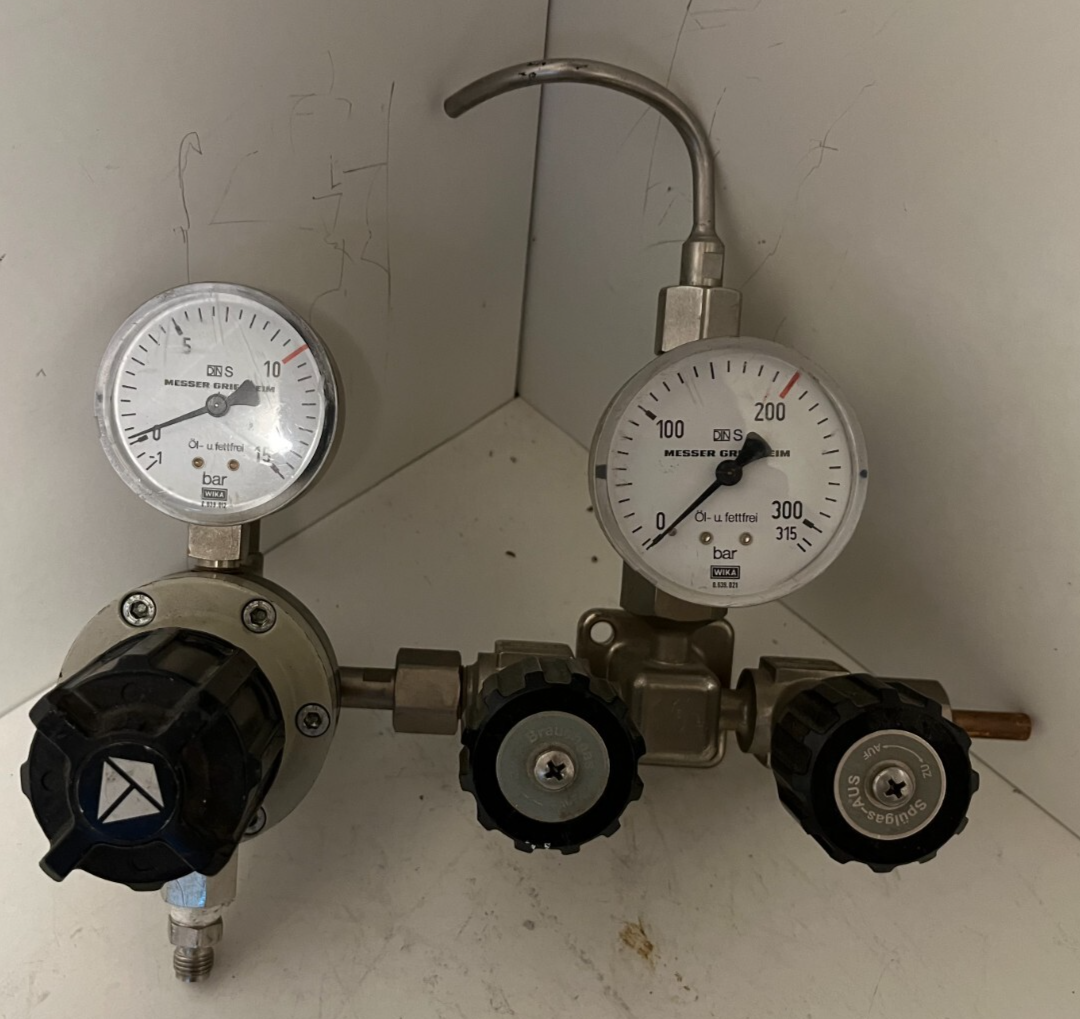 Messer Griesheim Oxygen Regulator Dual-Stage 315bar/10bar WIKA Gauge Used