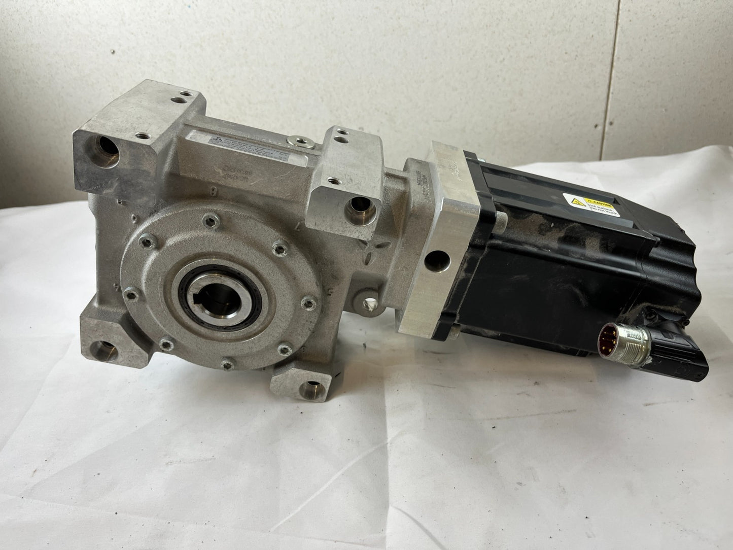 Allen-Bradley MPL-B1520F-SJ24AA Servo Motor Wittenstein VDH050-MF1-40 Gearbox