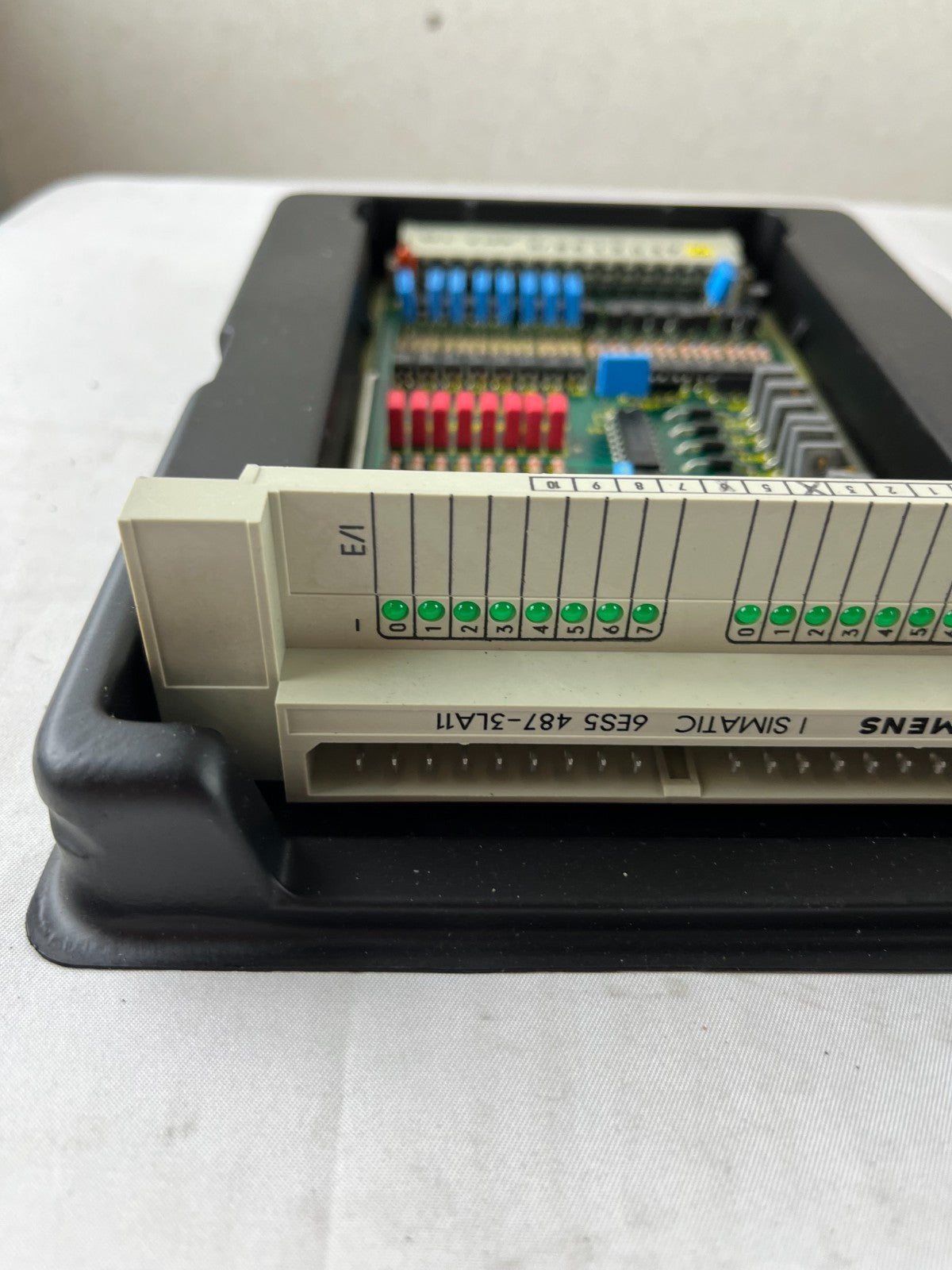 Siemens 6ES5 487-3LA11 SIMATIC S5-105R 8DI/8DO 24V DC I/O Module New