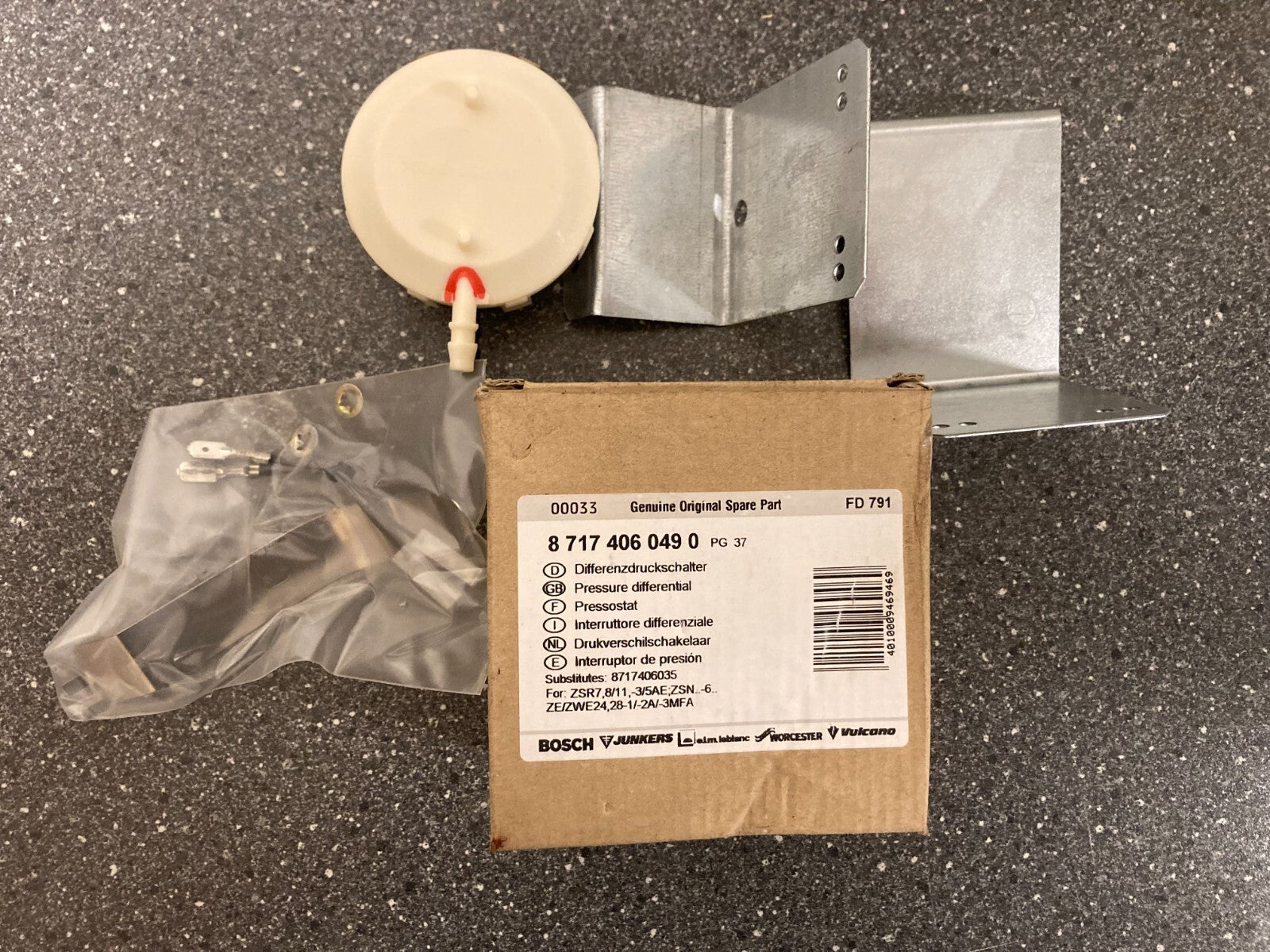 Bosch Junkers Gas Boiler Pressure Differential Switch PN:87174060490 NOS