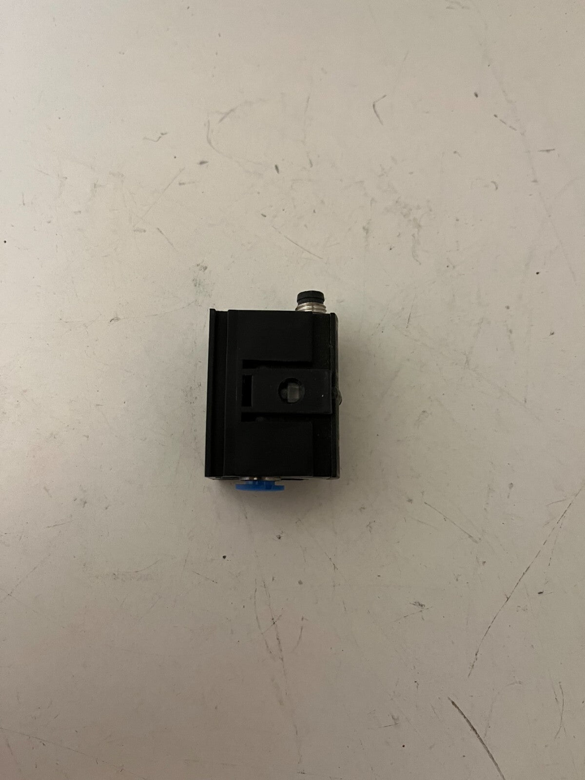 Festo SDE5-V1-O-Q6E-P-M8 Pressure Sensor 527461 New 0–1 bar 15–30VDC PNP M8
