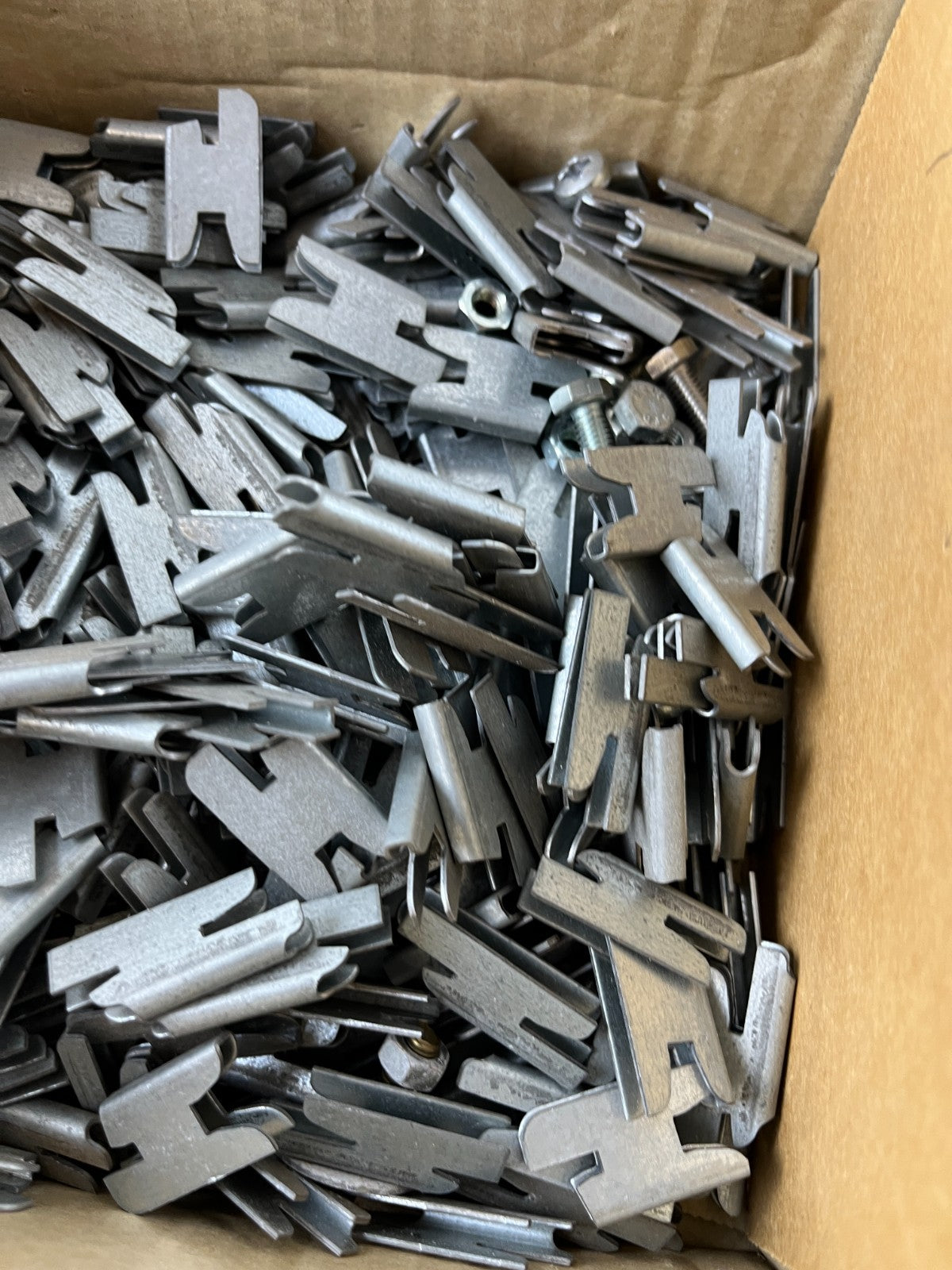 Lot Of Steel Mounting Clips Brackets Hardware Fasteners Approx. 1.5kg New Spares